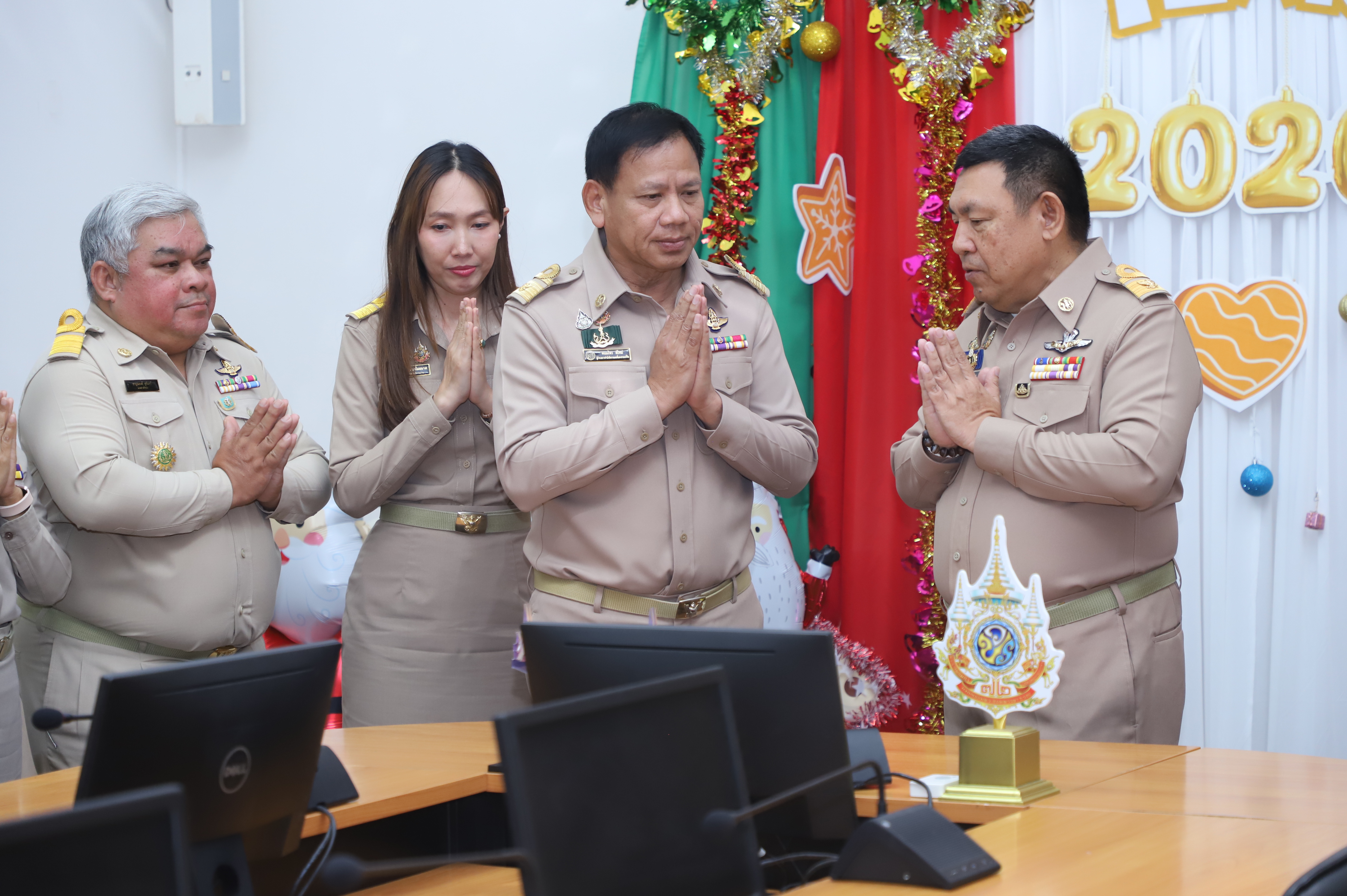 title - ส.ป.ก. ร่วมกัน สวัสดีปีใหม่ ผู้บริหารสำนักงานการปฏิรูปที่ดินเพื่อเกษตรกรรม พร้อมรับพรต้อนรับปีใหม่ 2569